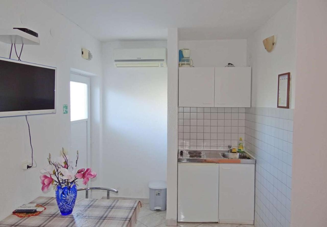 Apartments Tomislav - 120 M From Beach Donji Okrug  Εξωτερικό φωτογραφία