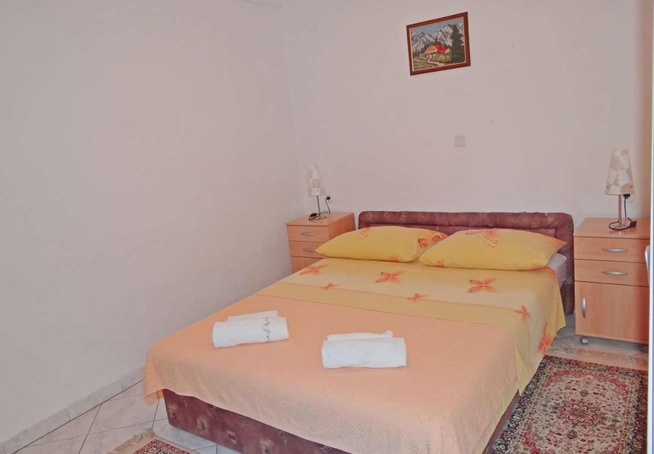 Apartments Tomislav - 120 M From Beach Donji Okrug  Εξωτερικό φωτογραφία
