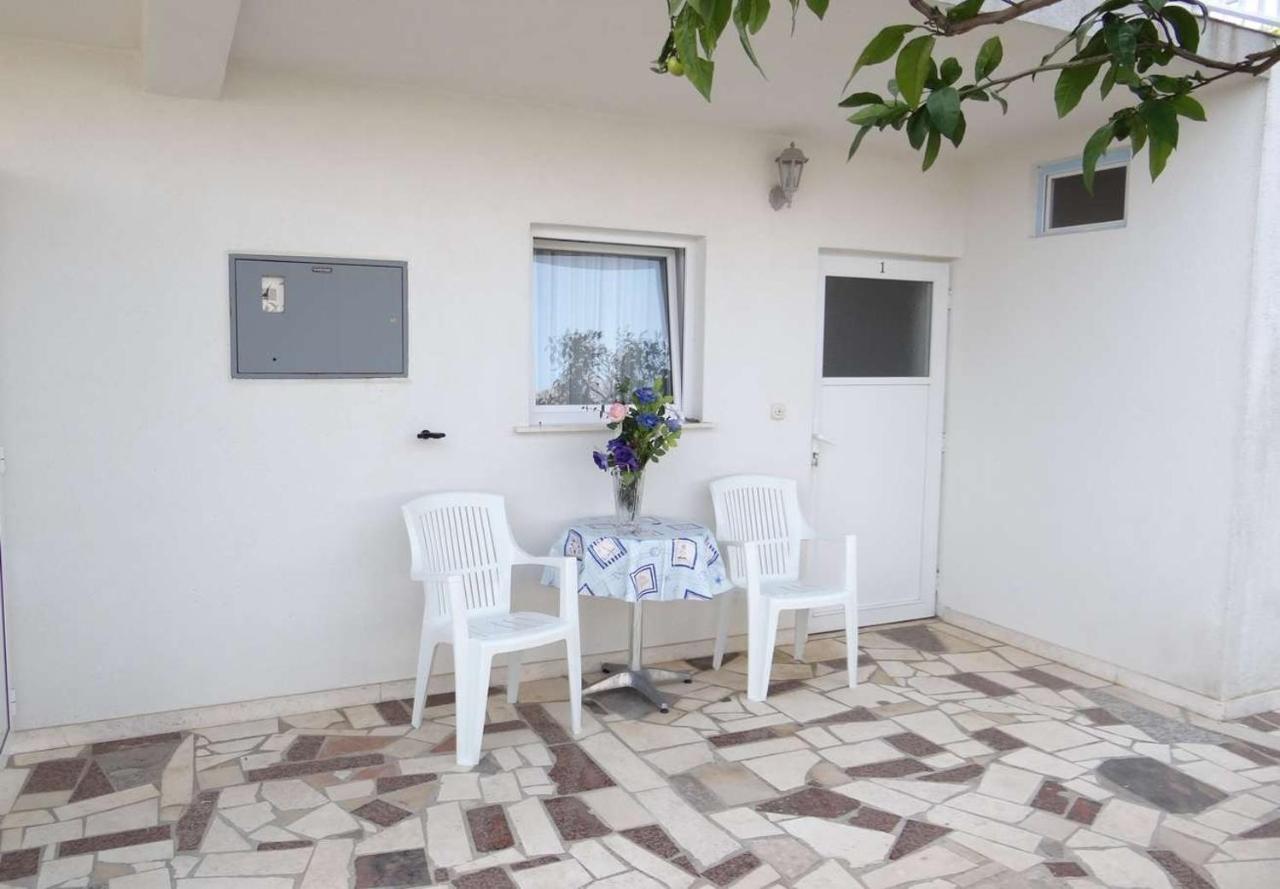 Apartments Tomislav - 120 M From Beach Donji Okrug  Εξωτερικό φωτογραφία