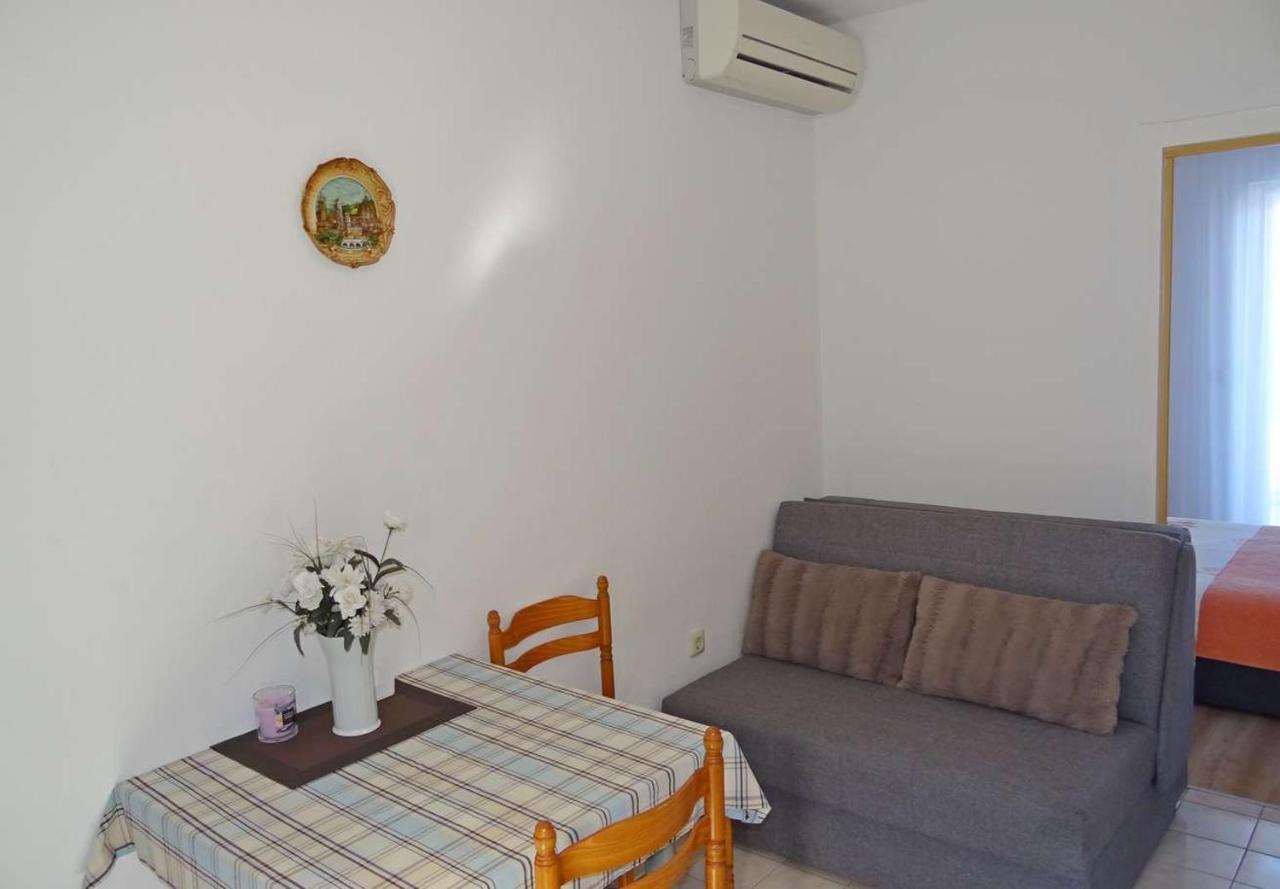 Apartments Tomislav - 120 M From Beach Donji Okrug  Εξωτερικό φωτογραφία